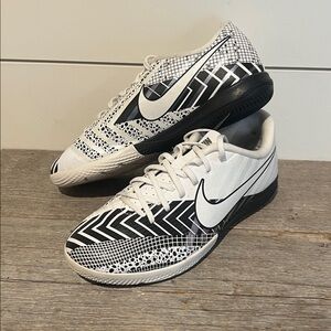Nike Vapor 13 Academy MDS IC in White and Black indoor soccer turf  lacrosse lax